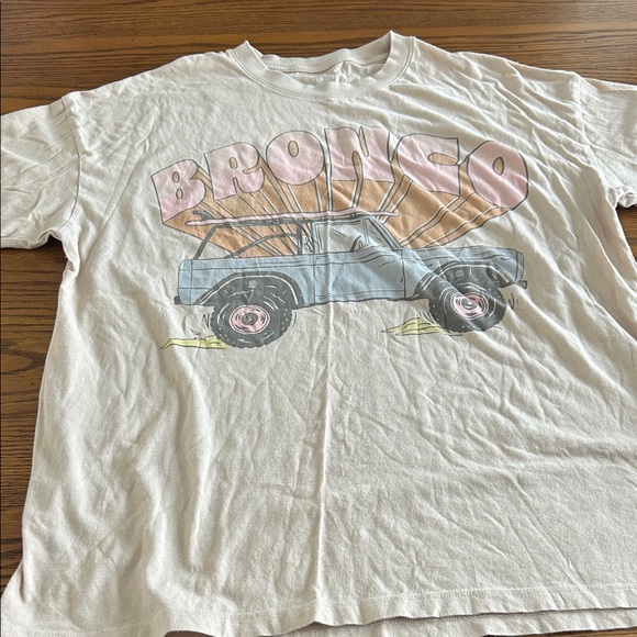 American Eagle Outfitters Tops - Bronco Graphic T-Shirt - Cream/9